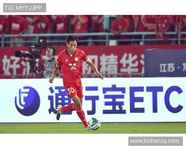 高峰：从绿茵场到传奇人物，解析中国足球运动员的成长与奋斗历程