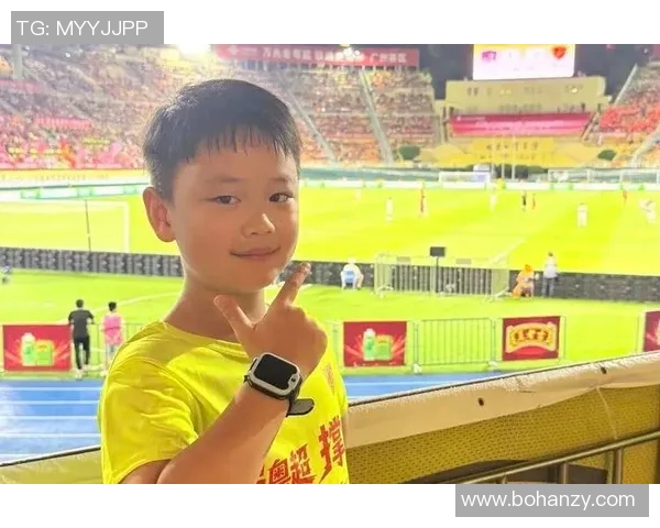 儿子成为足球明星的球童经历让父亲感慨万千的成长故事 儿子成为足球明星的球童经历让父亲感慨万千的成长故事